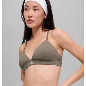 LIMITED COLOR light cocoa splendor bra Alo yoga
